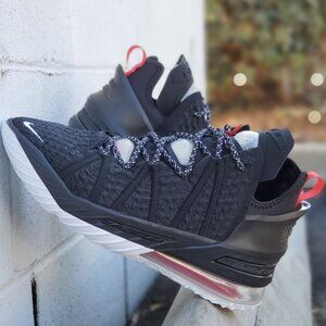 BRAND NEW NIKE AIR LEBRON JAMES XVIII US SIZE 6.5YOUTH OR WOMEN SIZE 8✅